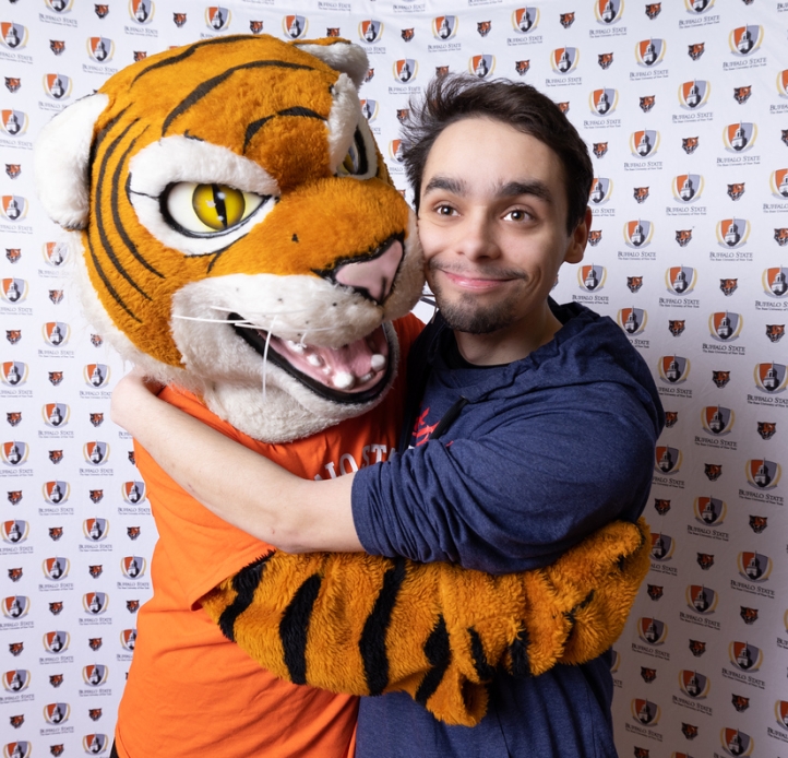 Student hugging Benji mascot