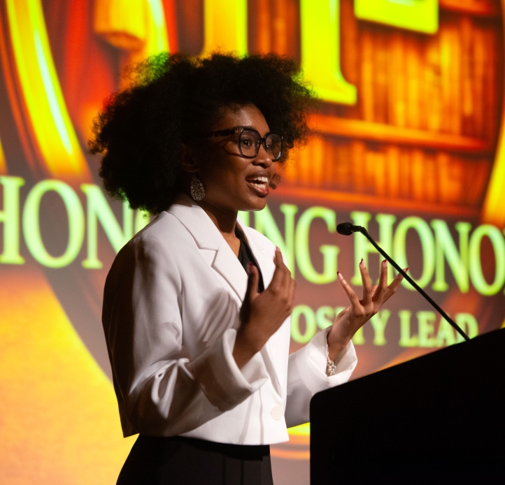 Student speaker at Honoring Honors recognition banquet