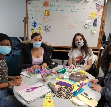 Winter craft activity in the Honors Hub