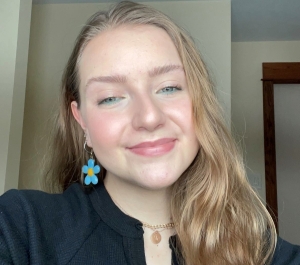 Lizzie Evans headshot